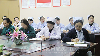 经验交流,取长补短——贵州白癜风皮肤病医院开展308专业知识培训